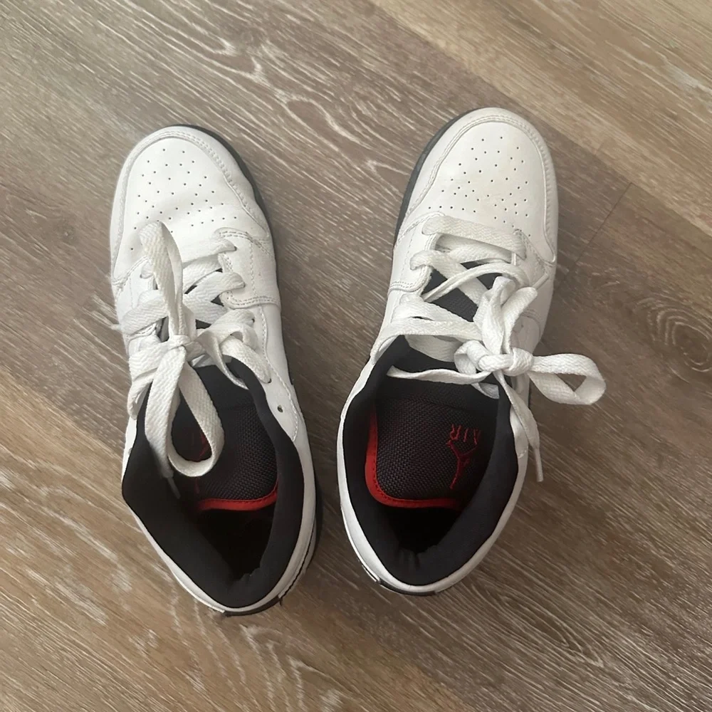 AIR JORDAN 1 Phat Low (GS) White/Red/Black SIZE 6 KIDS Athletic Basketball Fit - Picture 5 of 6